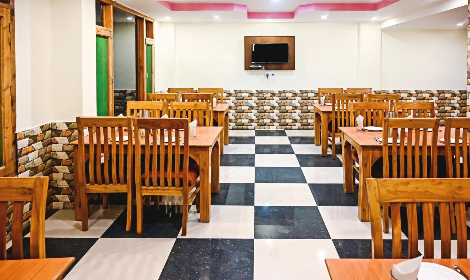 Treebo Dev With Valley View, Mall Road Manāli Exterior foto